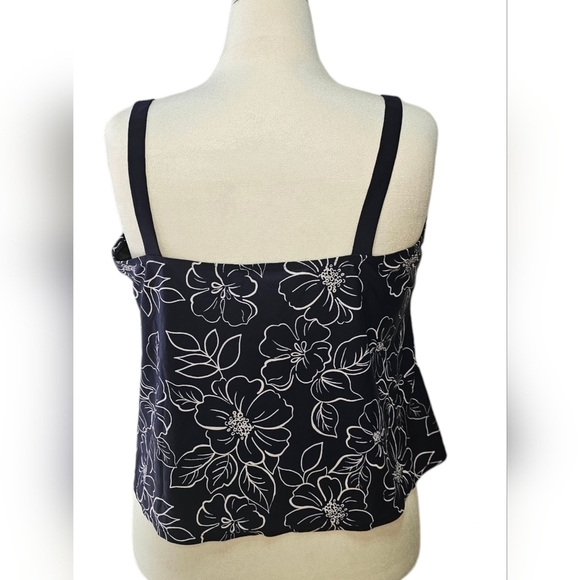 Delta Burke Swimwear Tankini Top Navy Blue with White Floral Print Size 24W - Picture 2 of 5
